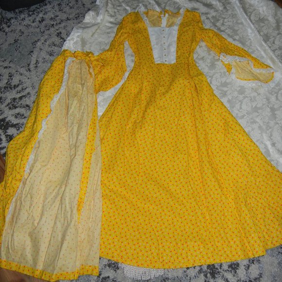 Prairie Girl Colonial Pilgrim Costume Laura Ingalls Wilder Yellow Dress Apples - Picture 1 of 4